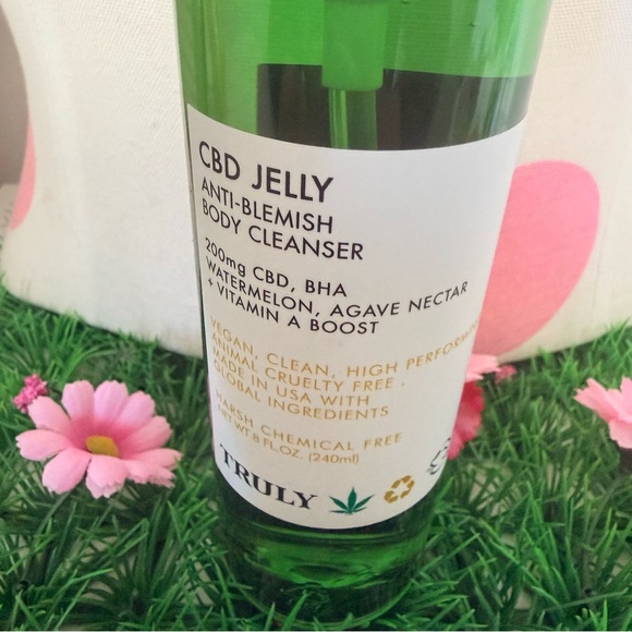 TRULY Anti-Blemish Jelly Body Cleanser - Picture 2 of 2